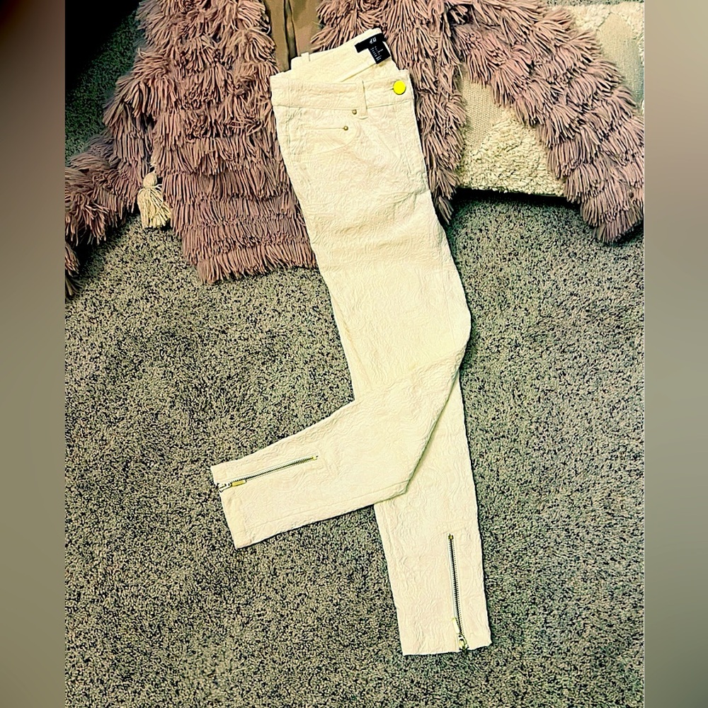 H&M Ivory Embossed Mid-rise Ankle Pants
